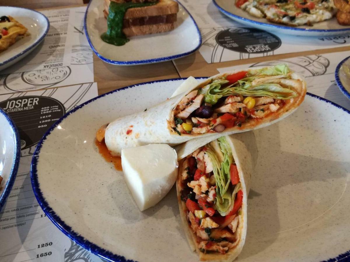 Korpa Deli Rooms Novi Sad Eksteriør bilde
